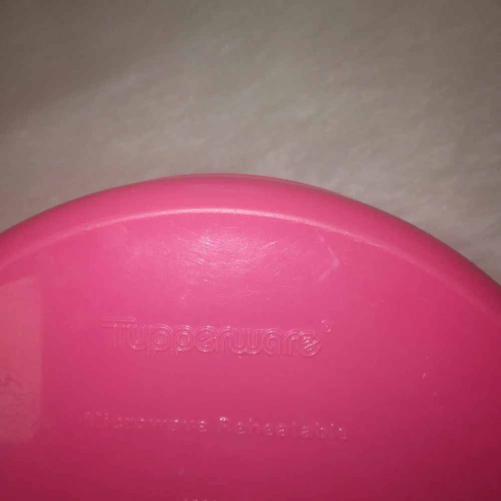 TUPPERWARE Red divided munch dish with green lid